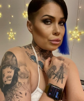 Я создам для тебя незабываемый мир наслаждения и удовольствия💋
Мои услуги находятся в Москве, столице соблазна и страсти❤️ Люблю эксперименты и открыта для новых возможностей. Мои гладкие, соблазнительные формы и пылкий темперамент подарят тебе настоящий кайф🔥
Живо представлю тебе все, о чем мечтал, воплотив твои фантазии в жизнь. Уверена, что мой опыт вызовет твои самые смелые желания.
Отзывы моих довольных клиентов говорят сами за себя – только положительные эмоции и бесконечное удовольствие😉 Комфорт и конфиденциальность – мои принципы работы.
Увидимся в Москве, где я с радостью окунусь с тобой в мир жгучего секса и незабываемых эмоций. Уже жду встречи и хочу показать свои сногсшибательные фото📸 Пиши, не стесняйся, я здесь, чтобы потакать всем твоим желаниям и фантазиям.💕 Лидия